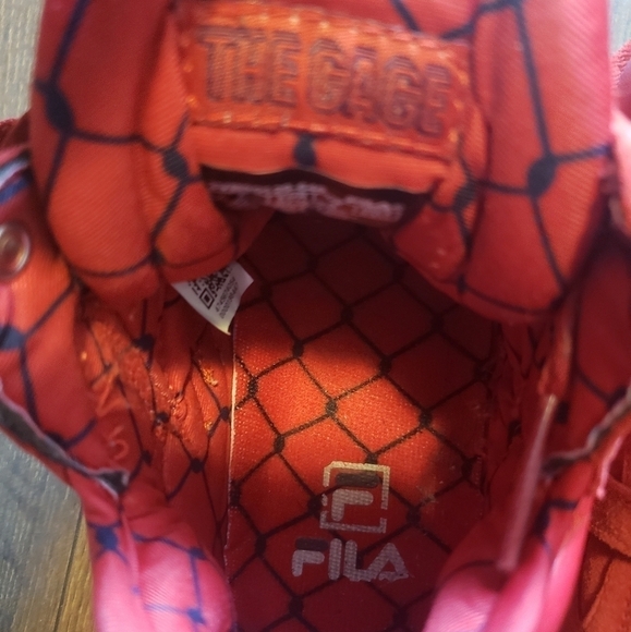 Fila The Cage Hightop Sneakers Size 5 Jrs. - Picture 9 of 10